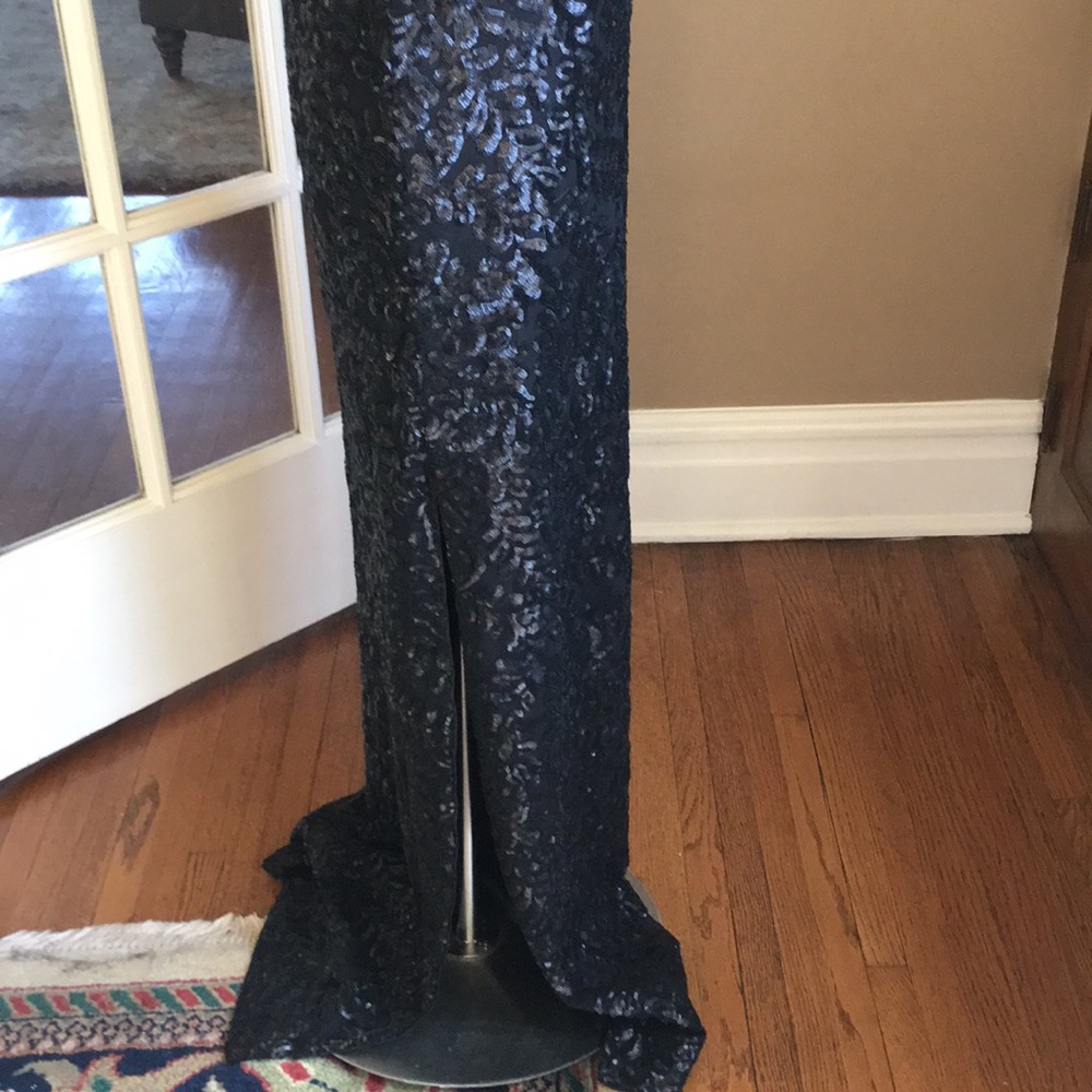 Elegant black formal dress with skirt of sequins - Picture 3 of 8